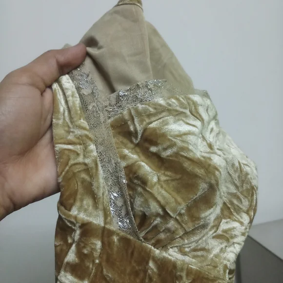 Velvet top...fix price - Picture 3 of 4